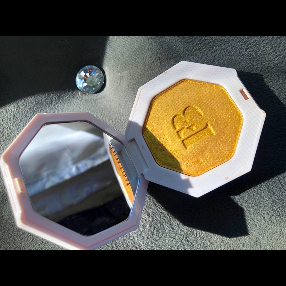 Trophy Wife highlighter by Fenty Beauty